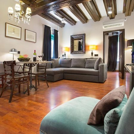 Stay U-Nique Apartments Carretes บาร์เซโลนา ภายนอก รูปภาพ