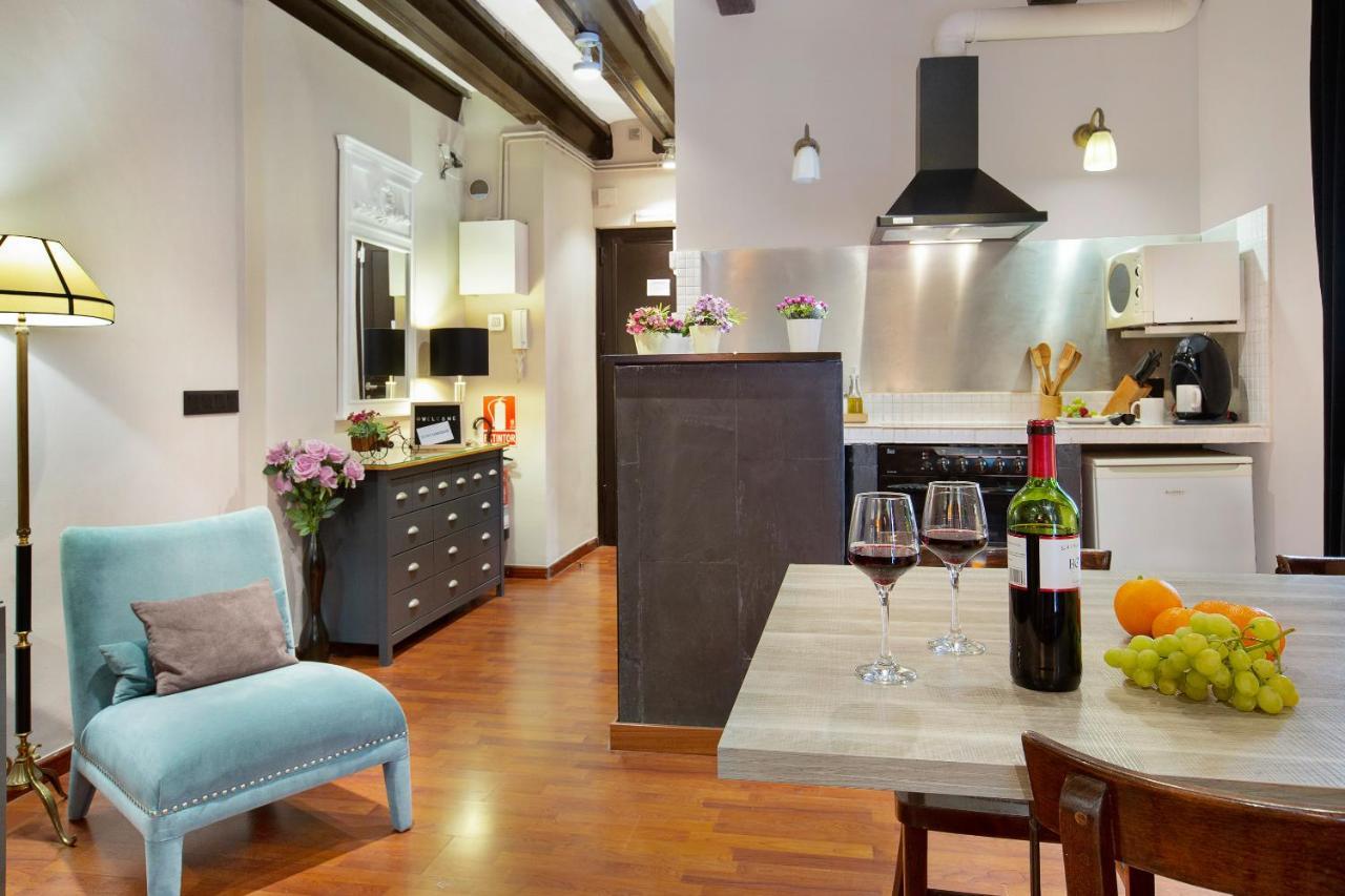 Stay U-Nique Apartments Carretes บาร์เซโลนา ภายนอก รูปภาพ