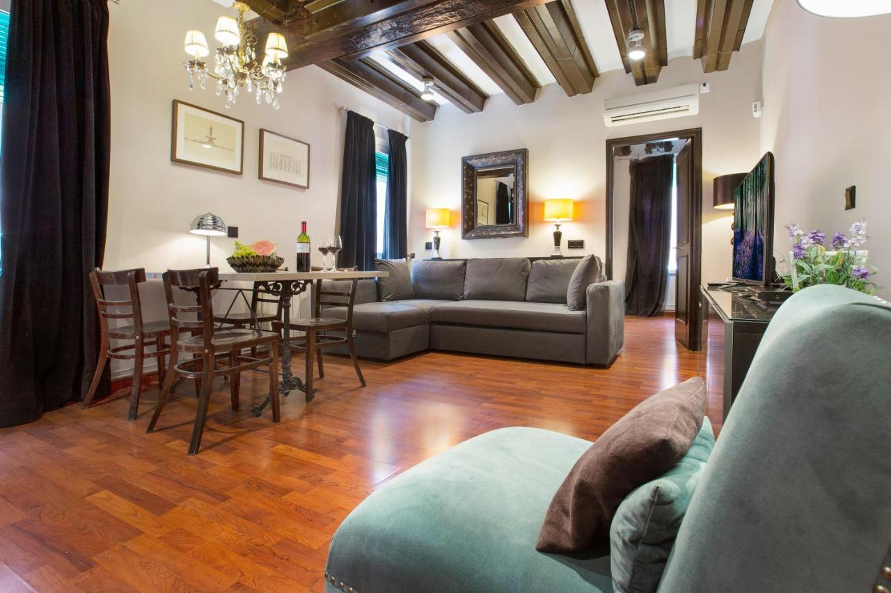 Stay U-Nique Apartments Carretes บาร์เซโลนา ภายนอก รูปภาพ